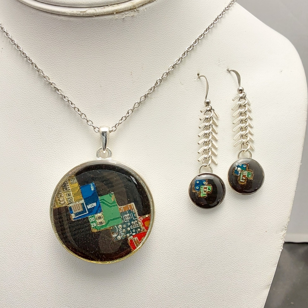 GEEK BLING - Handcrated pendant & earring set